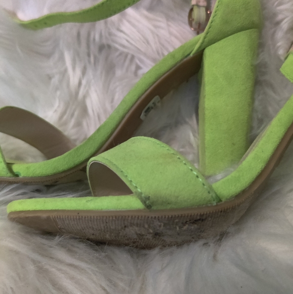 Bamboo lime green heels, size 8 - Picture 2 of 6